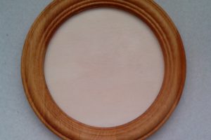 резная деревянная рамка для вышивки
